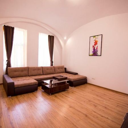 Heart Of City Apartament 오라데아 외부 사진